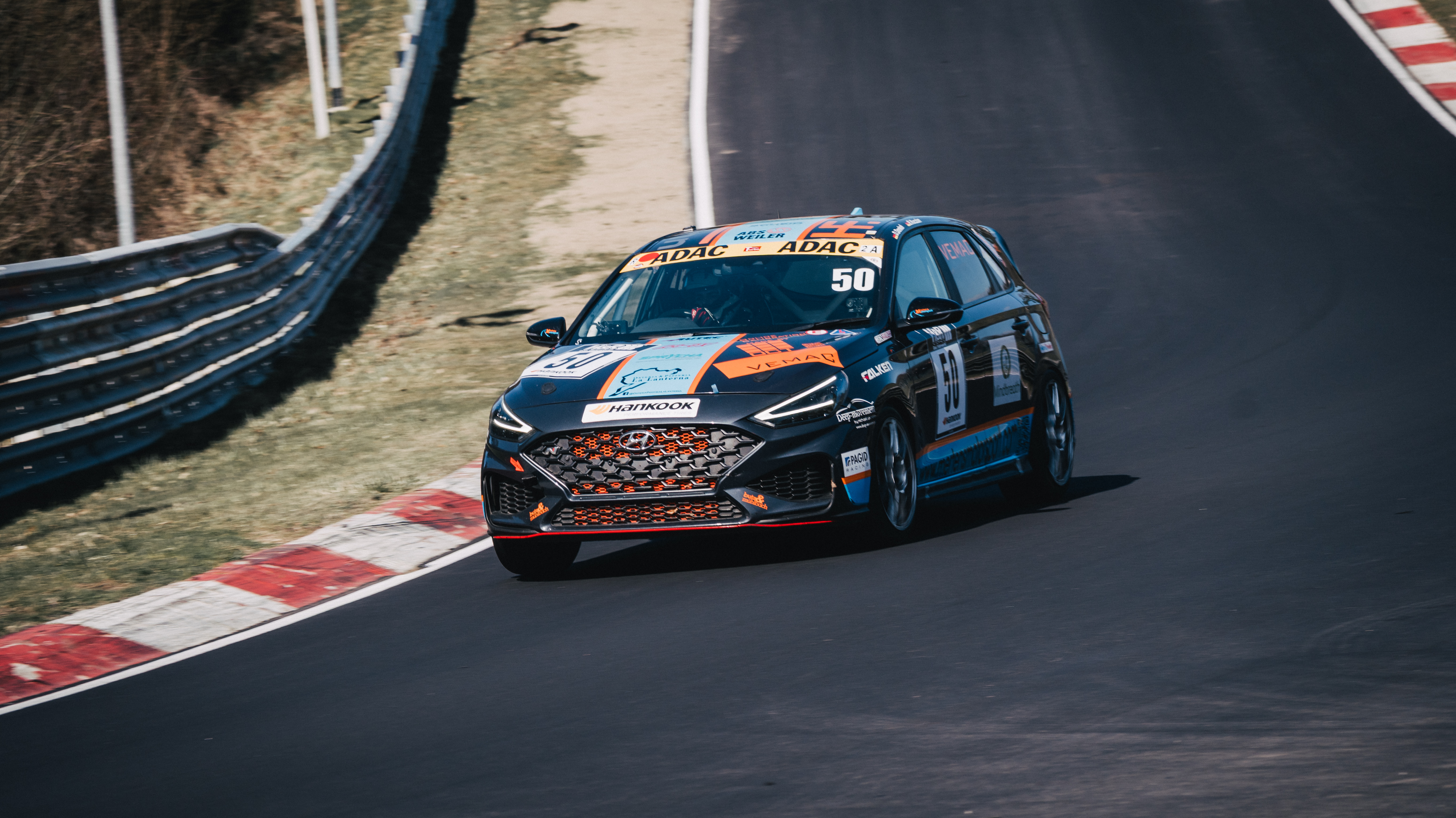 Rennwagen von Darian Donkel auf der Strecke